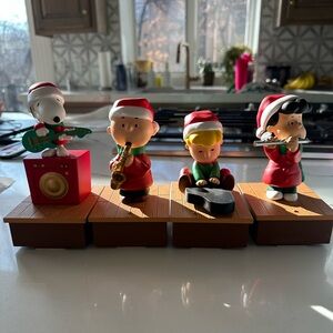 RARE. VINTAGE. PEANUTS Hallmark 2011 peanuts musical set.